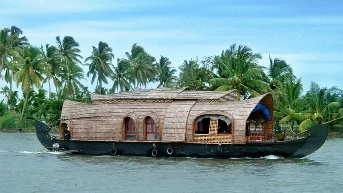 Cruise the waterways of Alleppey