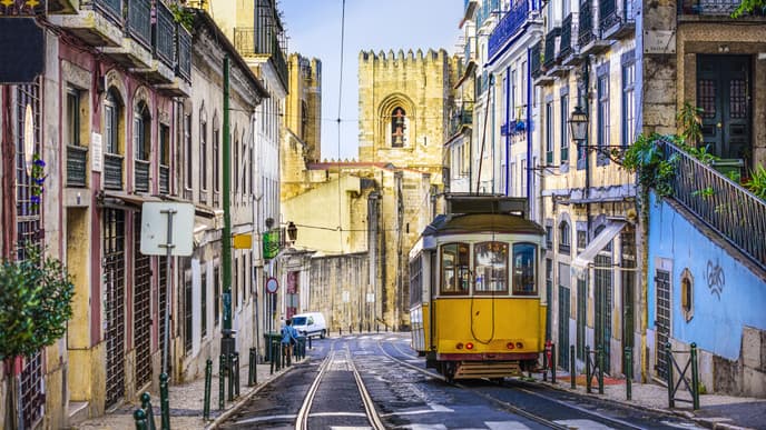 Delightful Lisbon Walking Tour & Fado Experience
