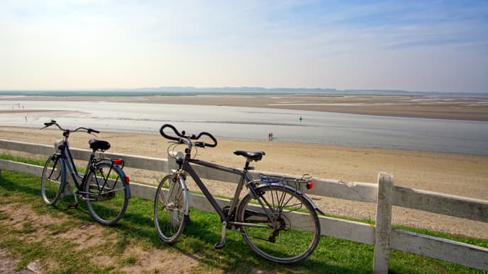 Cycling along the Somme River