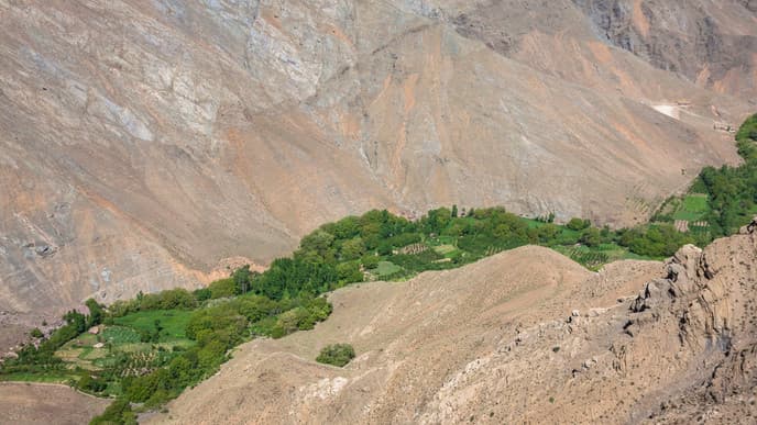 Breathtaking descent of the southerly slopes