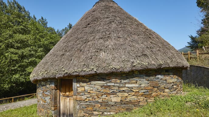 Explore the valley of the Ibias river