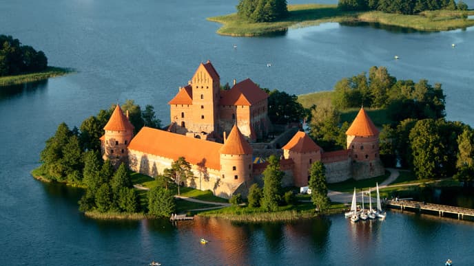 Explore The Royal Life of Trakai Castle