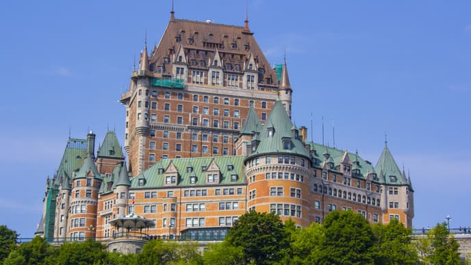 Explore Québécois city life
