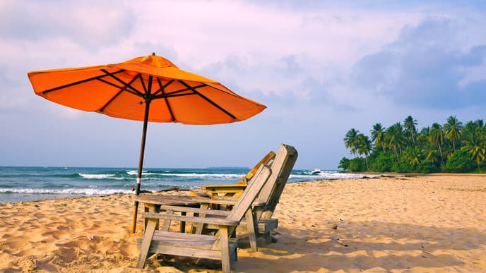 Mit der Holzfähre über den Fluss Coreaú