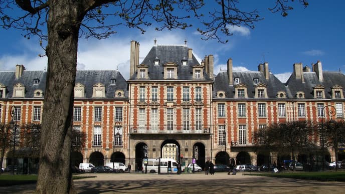 Be Enchanted By The Moulin Rouge