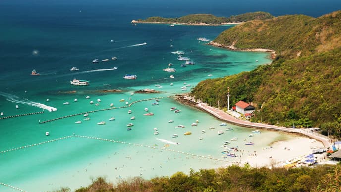 Die Korallen Höhle erkunden