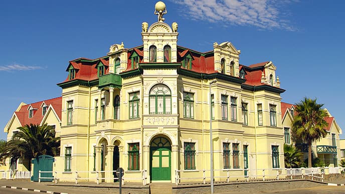 Koloniales Flair, frische Austern und Delphine