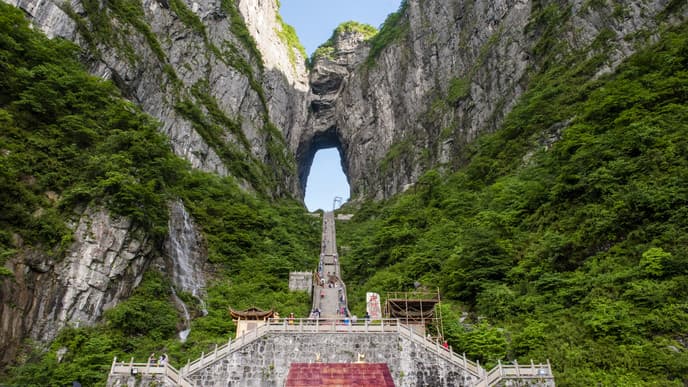 Daredevil Tian’men Mountain pursuits