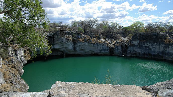 Meterorit in Seen- und Farmlandschaft