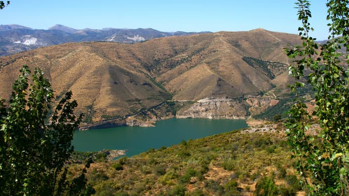 Hike through the Sierra Nevada