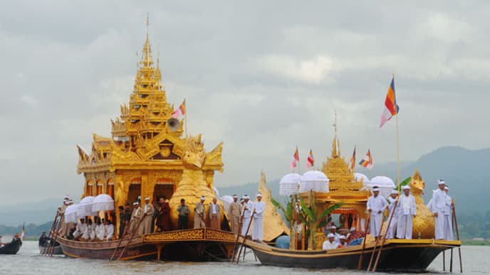 Phaung Daw Oo Pagoden Fest auf dem Inle See