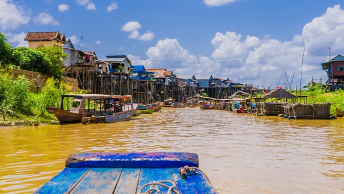 Discover the floating villages of Tonle Sap lake