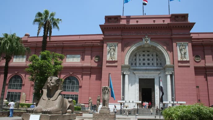 Tour the Colorful Sights of Cairo