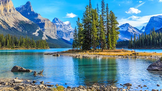 Cruising Lake Maligne
