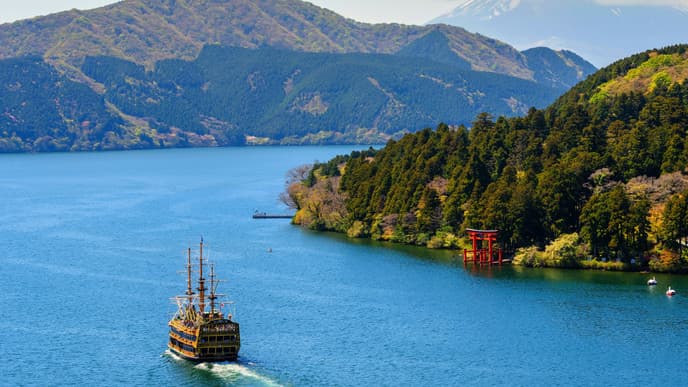 Hakone Shrine and Lake Ashi