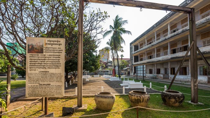 Explore the capital of Phnom Penh