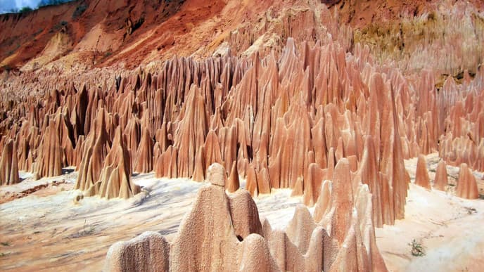 Rot leuchtende Tsingys