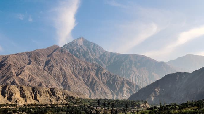 Picturesque drive to Nor Yauyos-Cochas