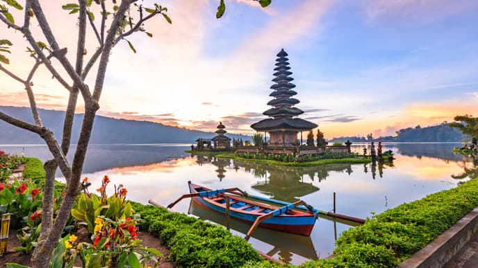 Witness The Beauty Of Lake Bratan