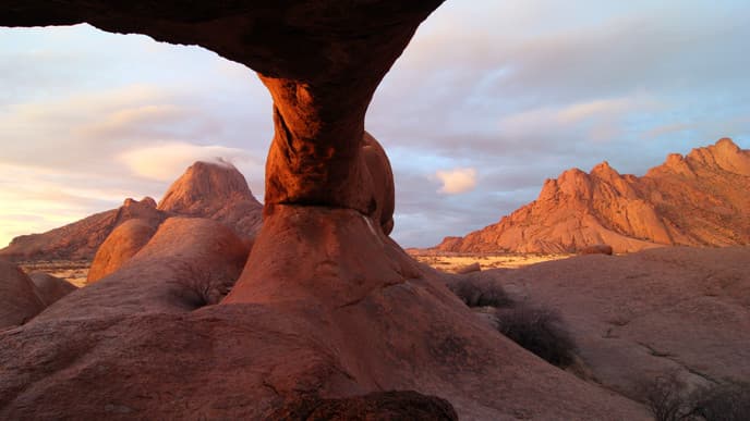 Namibias höchster Berg & mystische Felszeichungen