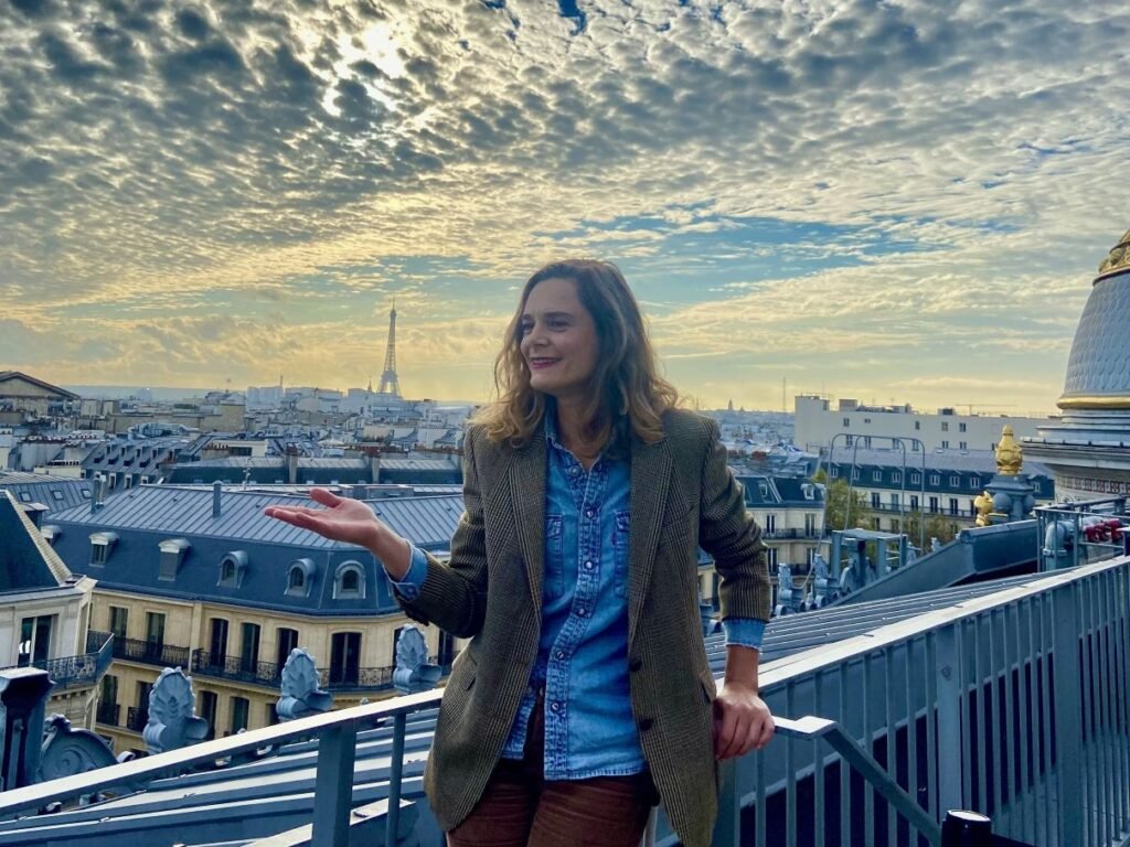 Local agent Lucie in France