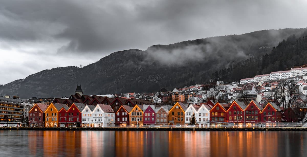 Scandinavian highlights: capitals and fjords