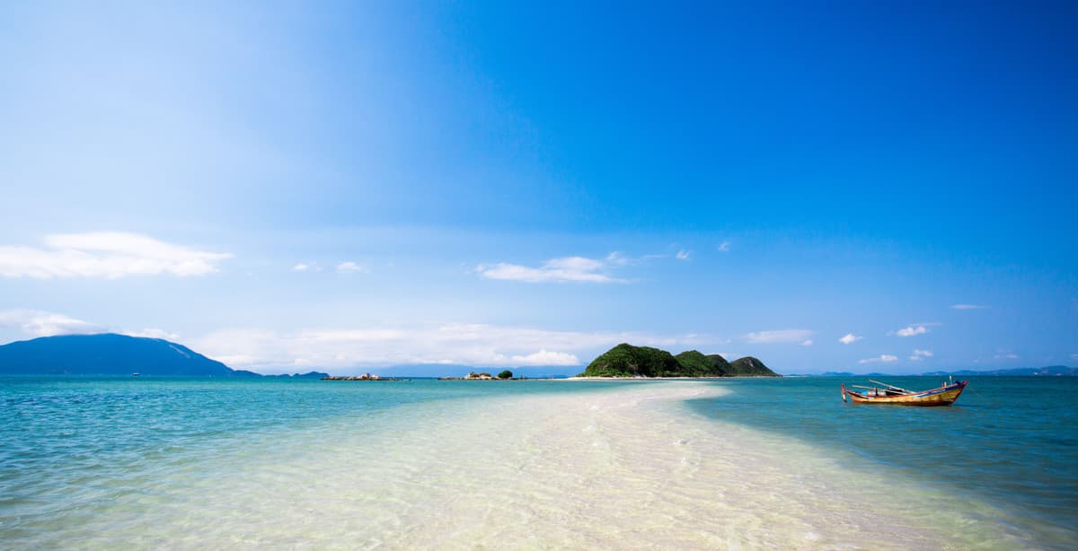 Beaches & cities of Vietnam: 12-day luxury tour