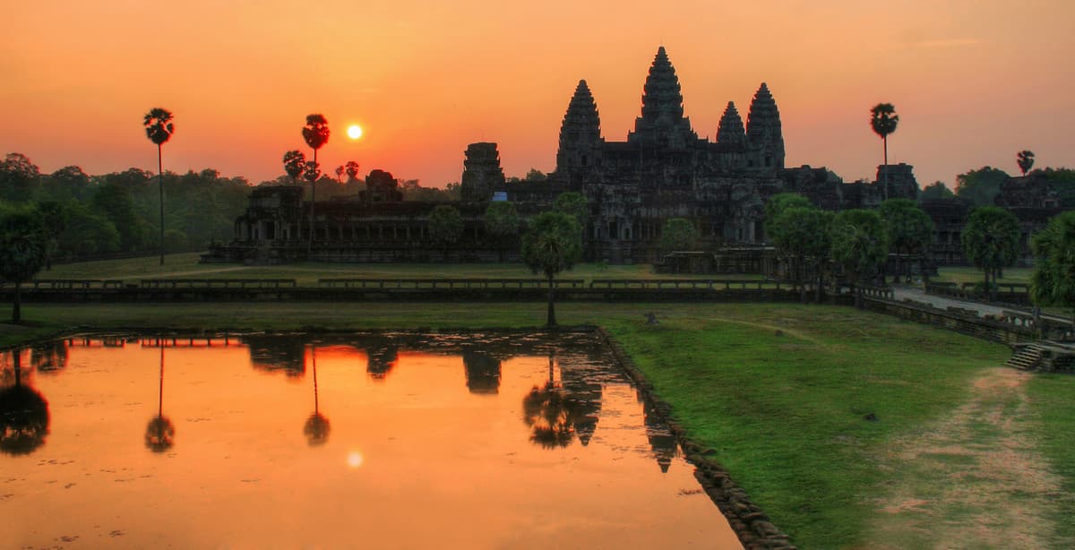 Family cycling tour of Cambodia