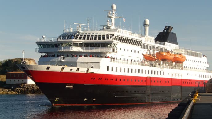 Picturesque cruise from Svolvær to Tromsø