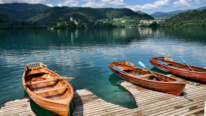 White peaks & emerald forests