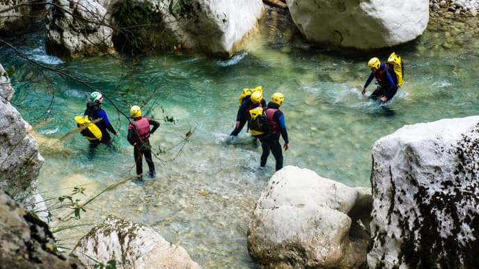 Adrenalin beim Canyoning oder Natur pur beim Wandern