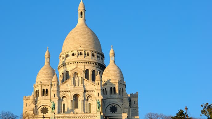 Immerse Yourself in the Ambience of Paris