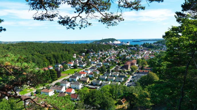 Strolling in green spaces