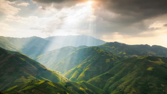 Get a glimpse of the highest peak in Indochina!