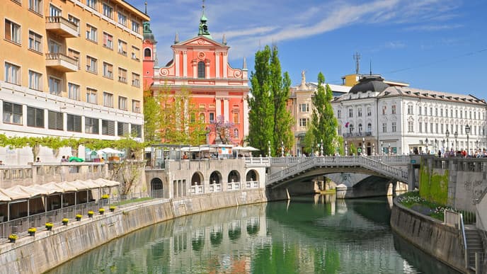 Arrival & gourmet walking tour