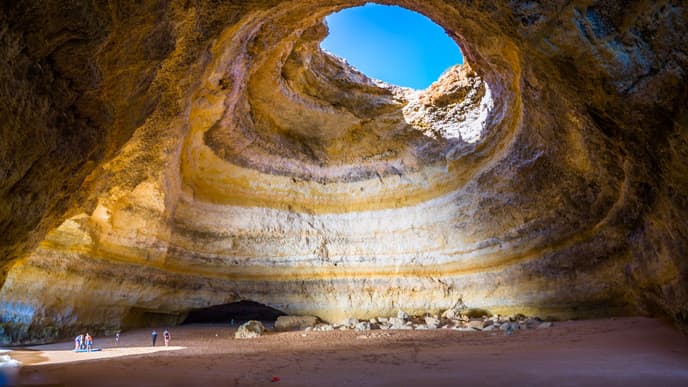 Höhlen und Strände in der Algarve