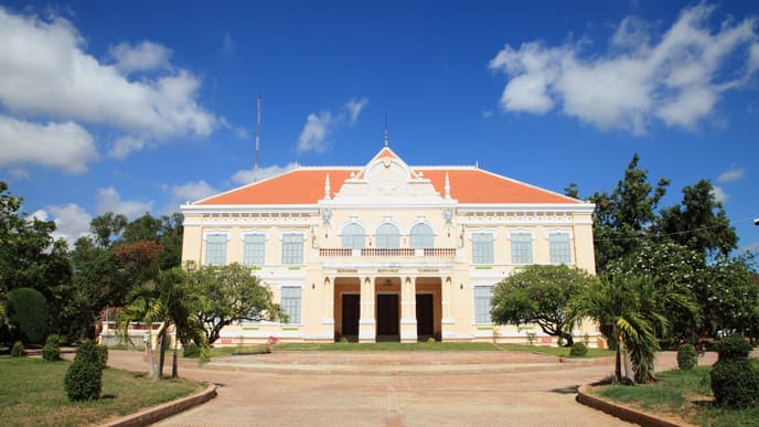The road to Battanbang