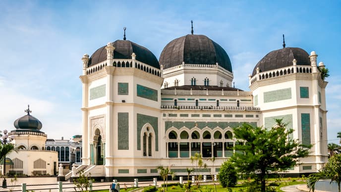 Stadtführung Medan & Weitereise nach Bukit Lawang