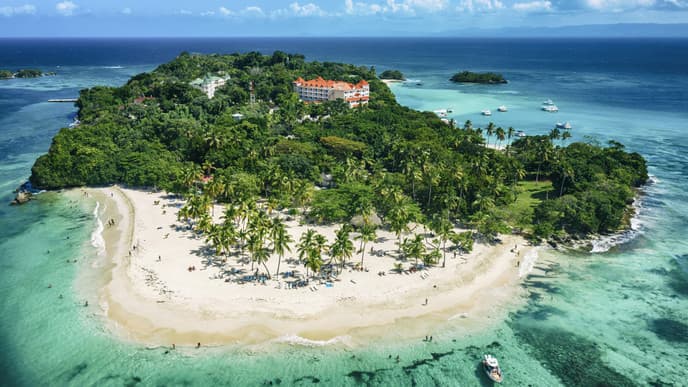 Day 5: Thrilling speed boat excursion to Cayo Levantado