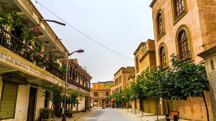 Experience the Lively Sunday Market