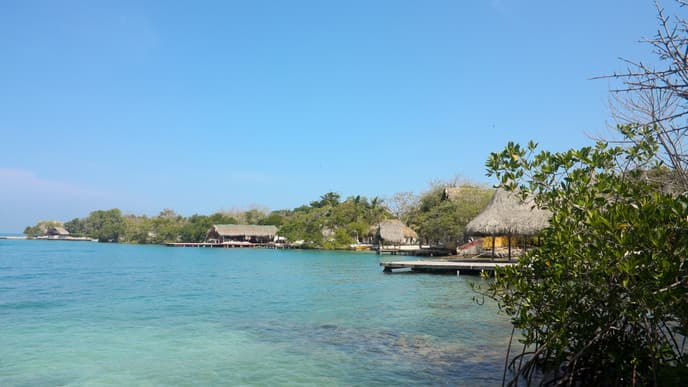 Glaskares Meer im Islas del Rosario Nationalpark
