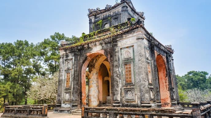 Hai Van Wolkenpass & Tu Duc Grabmahl