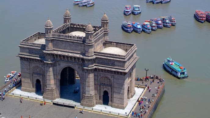 Inlandsflug in die Metropole Mumbai