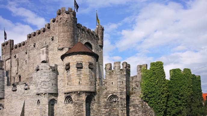 Charming castles and historic boulevards