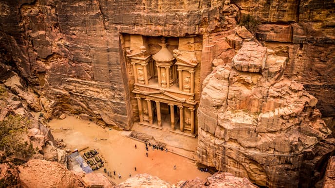 Zu Fuß durch die Felsenstadt Petra