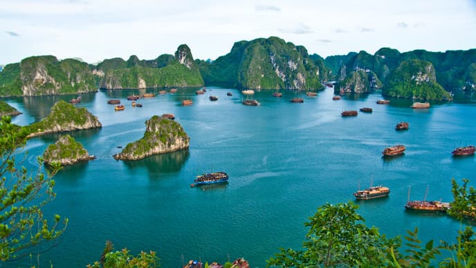 Cruising on Ha Long Bay