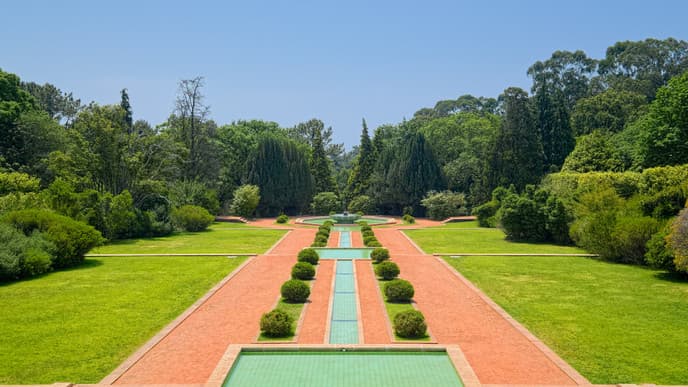 Stunning art, gardens & houses