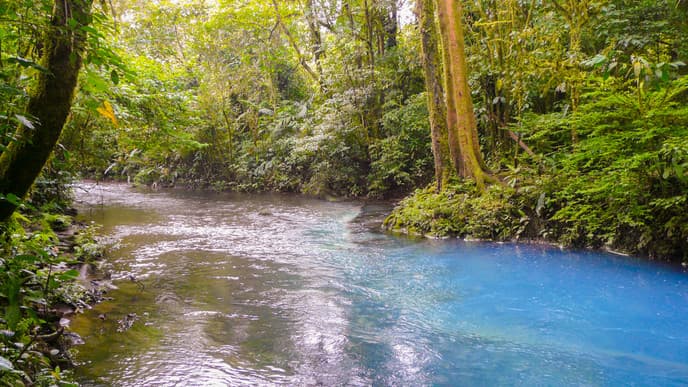 Der himmelblaue Fluss