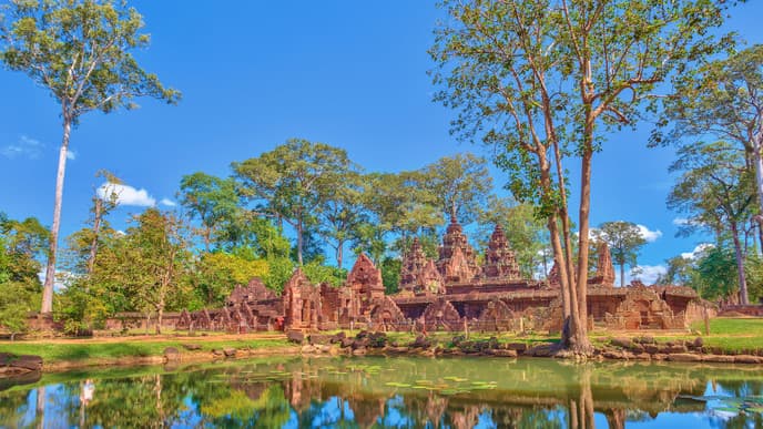 Banteay Srei and the great lake of Tonle Sap
